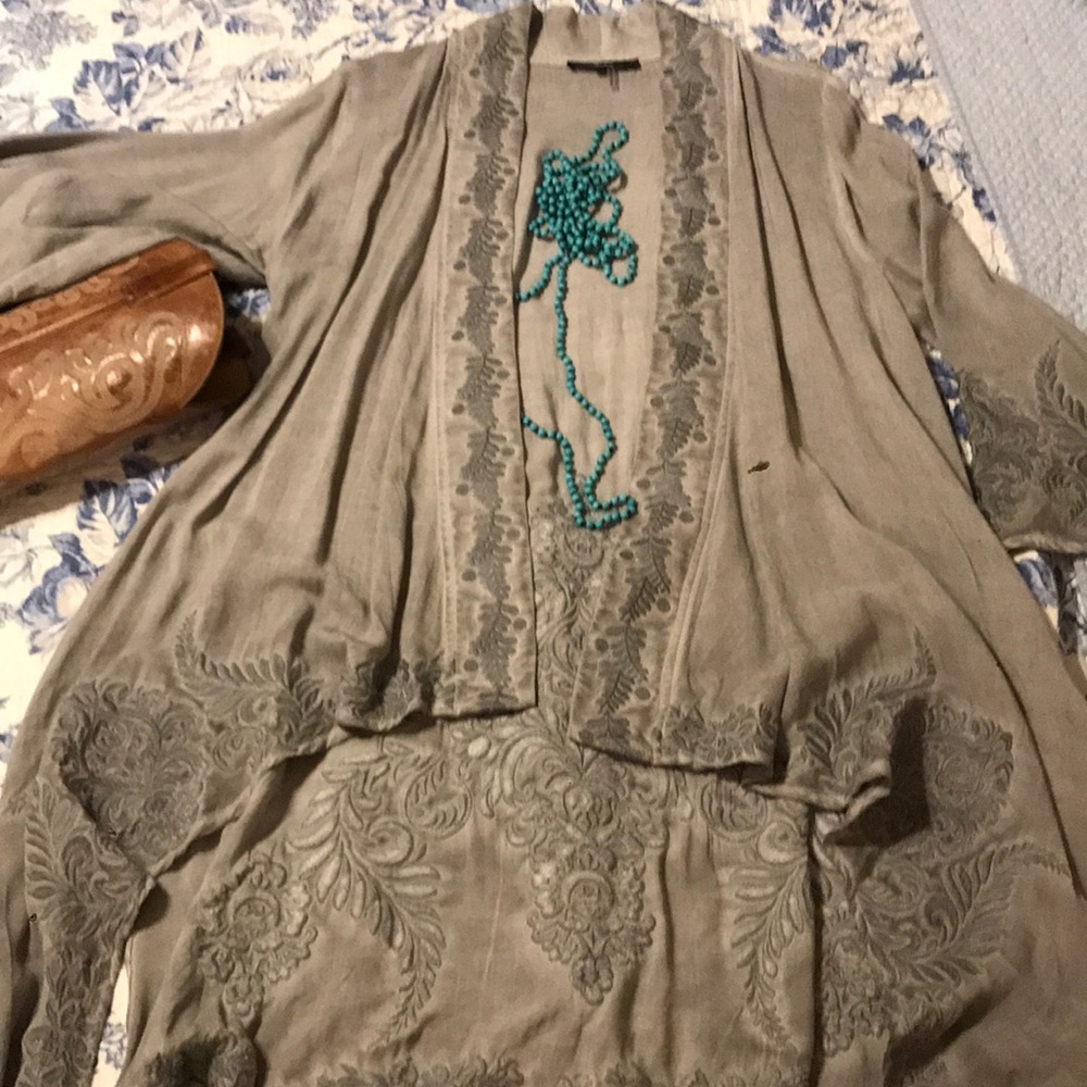 Andree small.  western embroidered kimono/duster.
